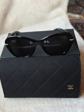 CHANEL Butterfly Oversized Cat-Eye Sunglasses with Quilted Black Case CH5510